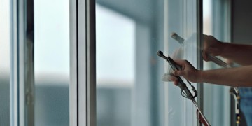 安装落地窗需要经过物业吗？